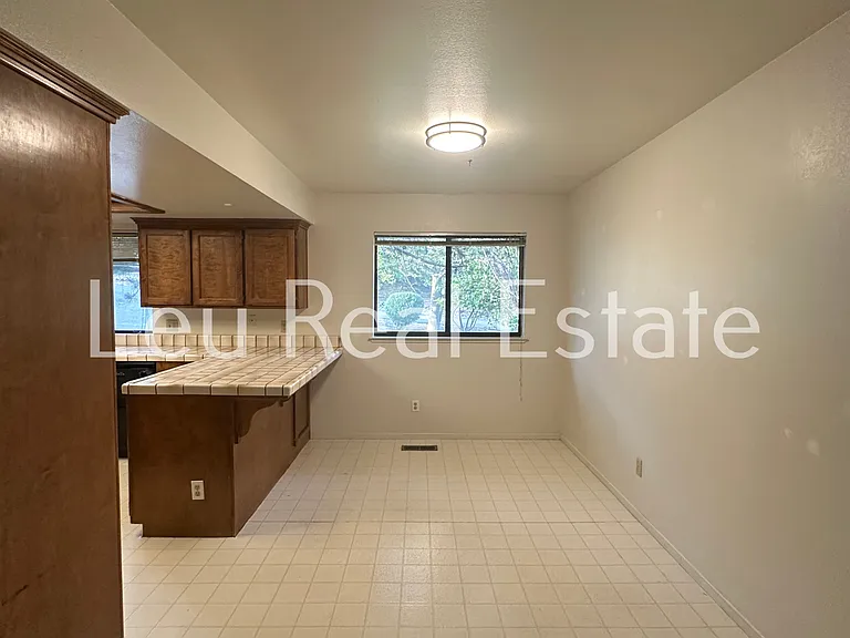 2720 Wentworth Rd — Photo 7