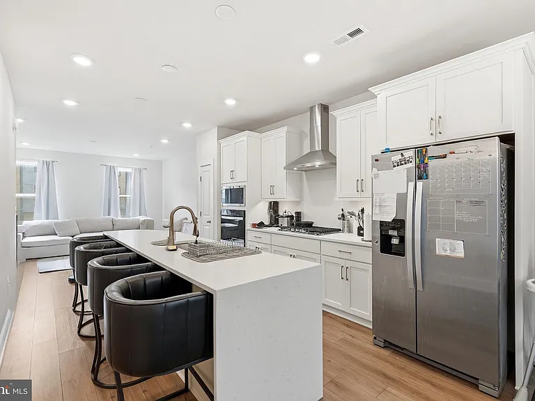 153 Locke St — Photo 13