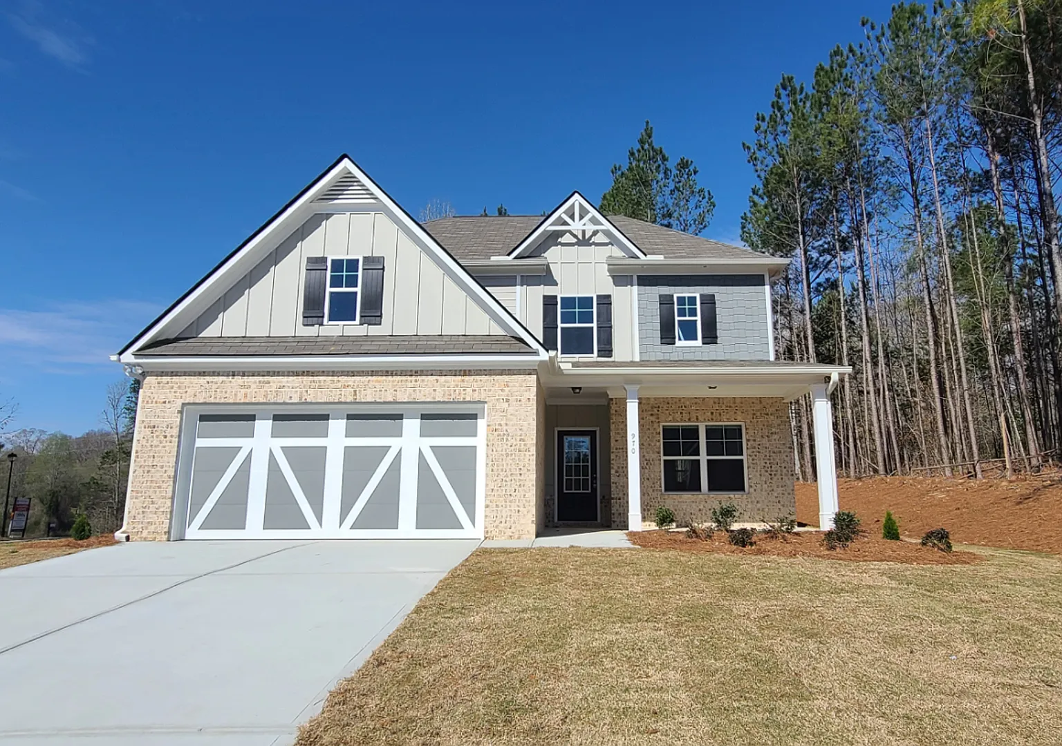 Spacious 4BR/3BA Home in Laurel Cove with Guest Suite on Main! — Photo 1