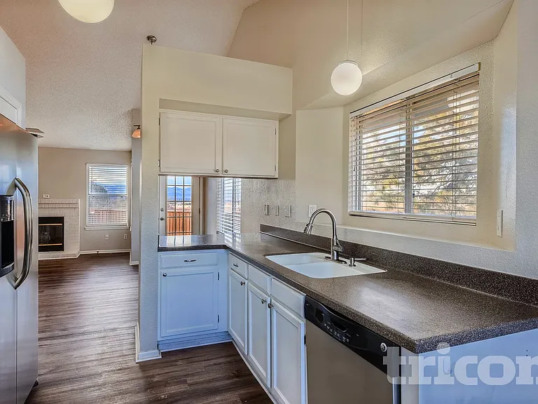 995 Cobblestone Dr — Photo 10