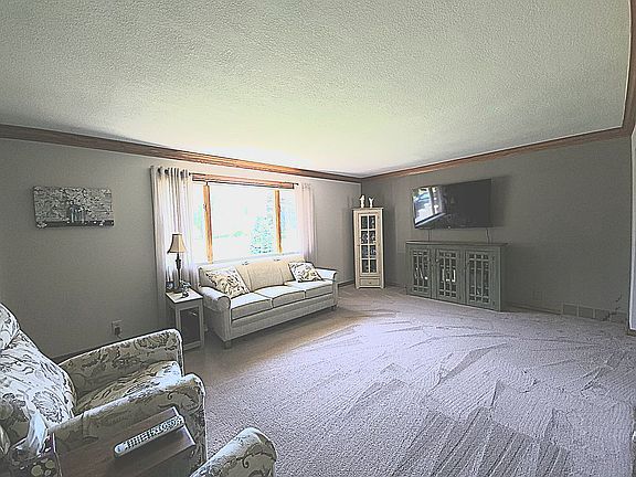 2nd image of 809 Sunflower Dr