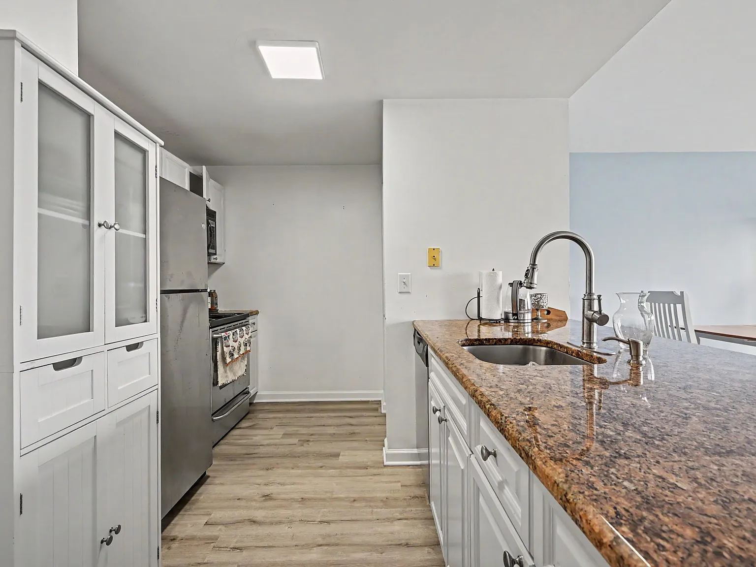 1 bed, 677 sqft, $2,400 — Photo 2