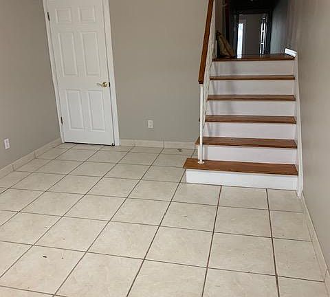 3rd image of 32 Leggett Pl