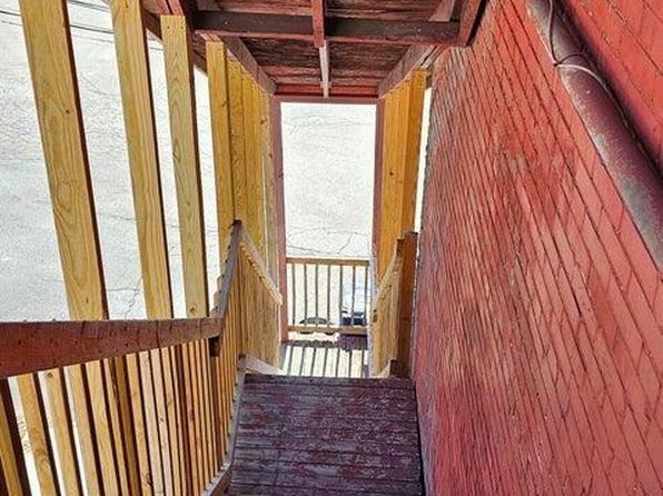 21 W Main St APT 2
