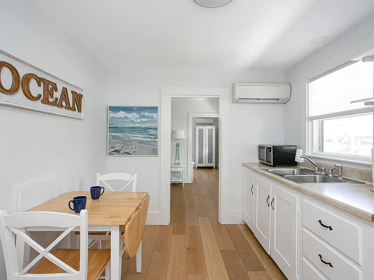 109B Aquidneck Ave — Photo 2