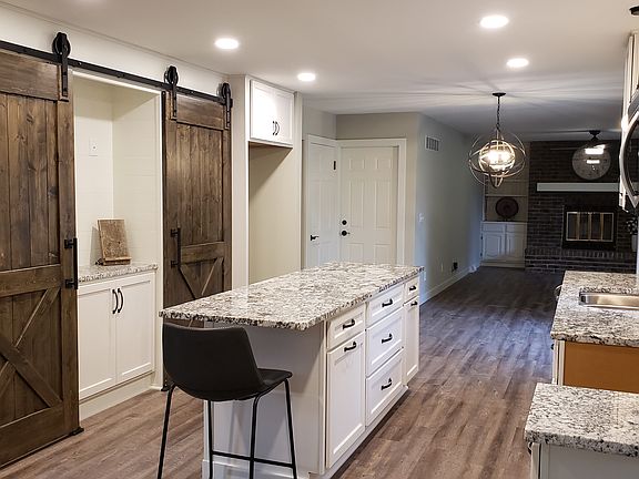 5th image of 701 Marshal Ct