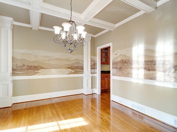 4th image of 742 Grassmeade Way