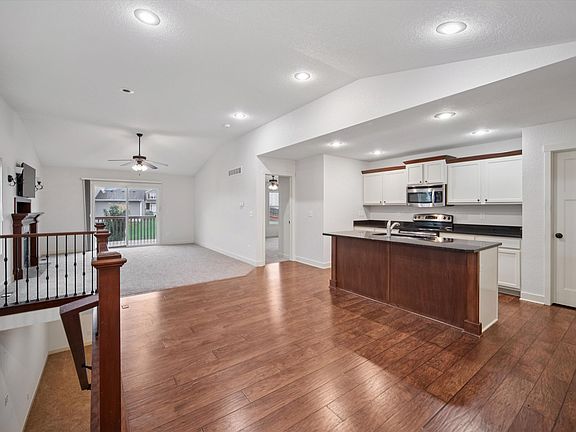 4th image of 886 NE Cherry Plum Dr