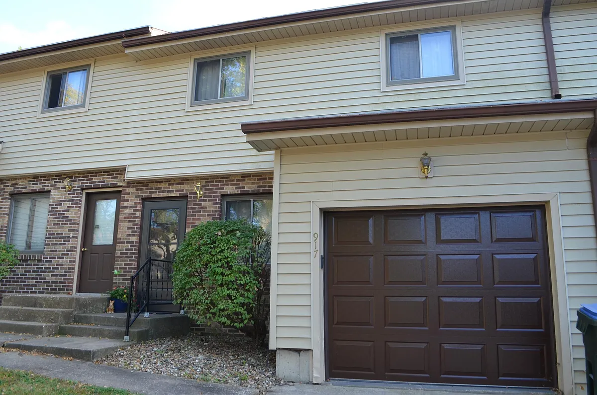 Building Photo - 917 Sundown Dr