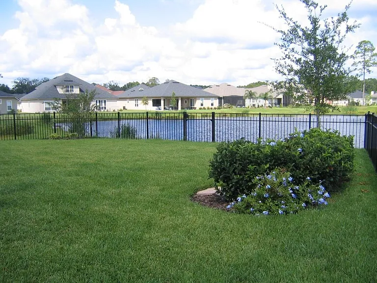 1395 Holmes Landing Dr — Photo 3
