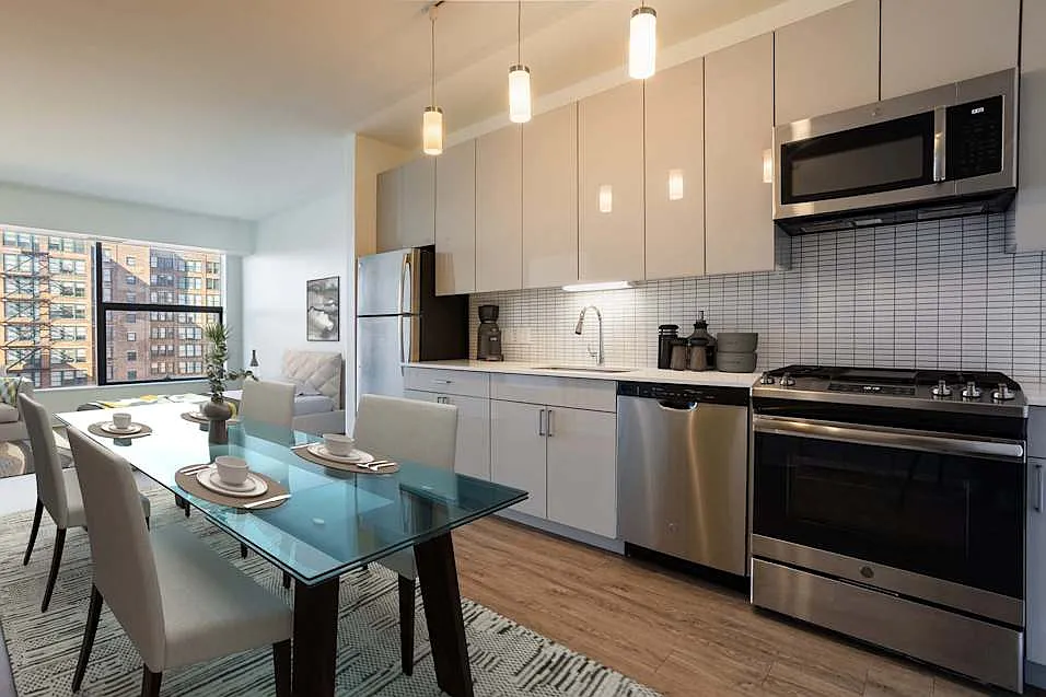 1 bed, 551 sqft, $2,371 — Photo 2