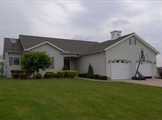 2110 Oak Ridge Cir, Nashport, OH 43830