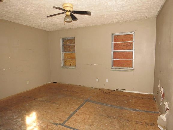 5th image of 118 Cary Dr