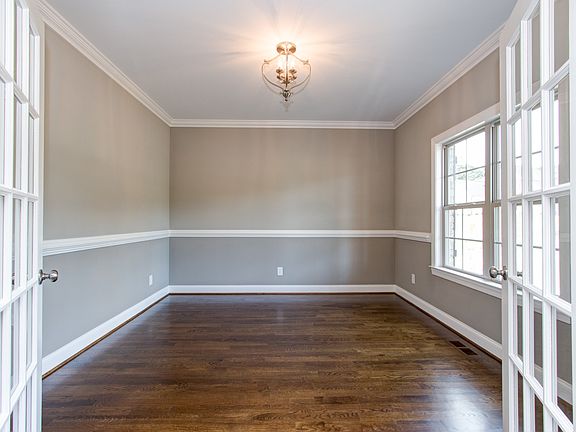 4th image of 705 Stoneway Ct