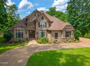 4 Lake Pointe Dr, Jackson, TN 38305