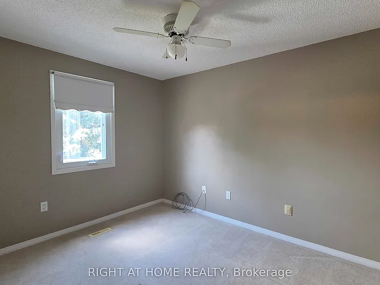 129 Heydon Ave — Photo 15