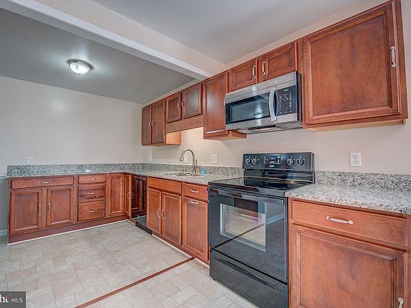 3rd image of 10605 Willetts Crossing Rd