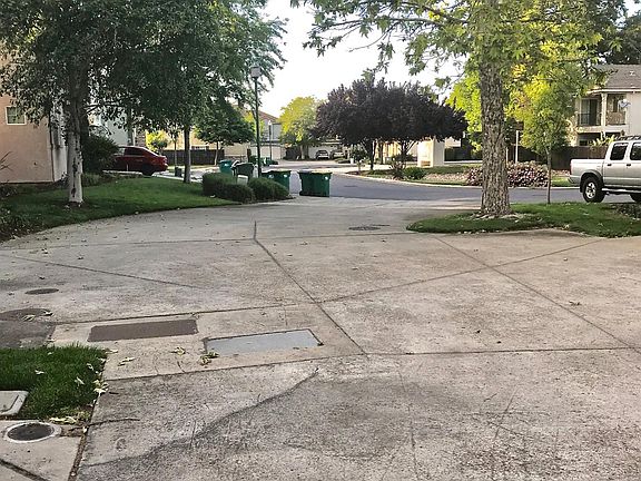 3rd image of 4494 Helens Oaks Cir