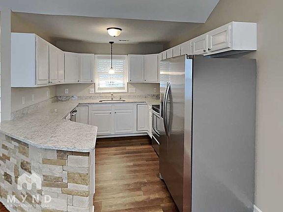 5th image of 816 Saint Andrews Pl