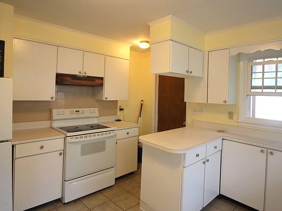 5th image of 16 Belmont St #1