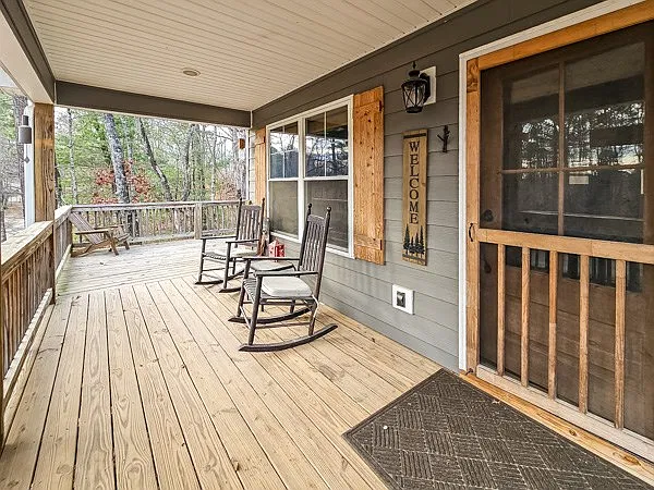 3 bed, 1200 sqft, $2,400 — Photo 3
