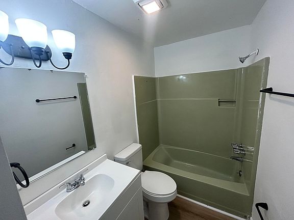3rd image of 29 Chaparral Dr APT B