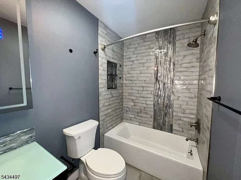 1023 Castle Rd — Photo 11