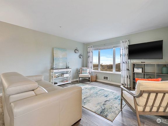 5th image of 1600 W Ocean Avenue #113
