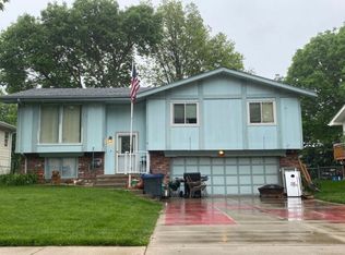 7505 Harvest Hills Dr, La Vista, NE 68128