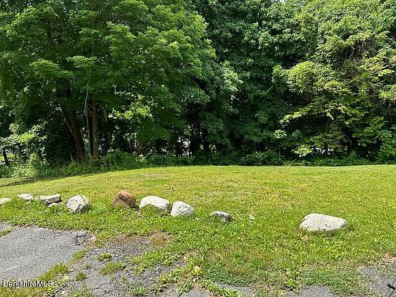 3rd image of 33 Circular Ave