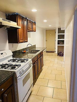 5th image of 636 Mead St #1