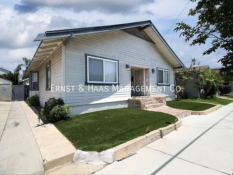 1635 E Erie St — Photo 2
