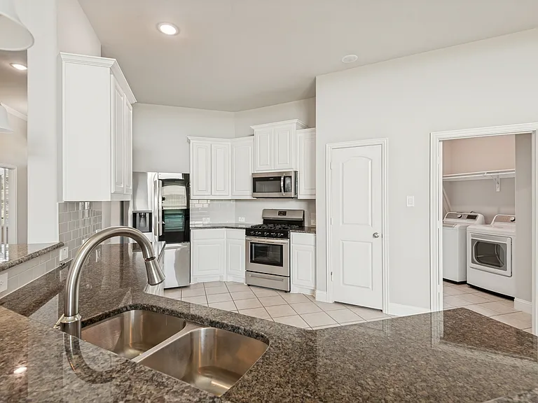 328 Van Buren Dr — Photo 5