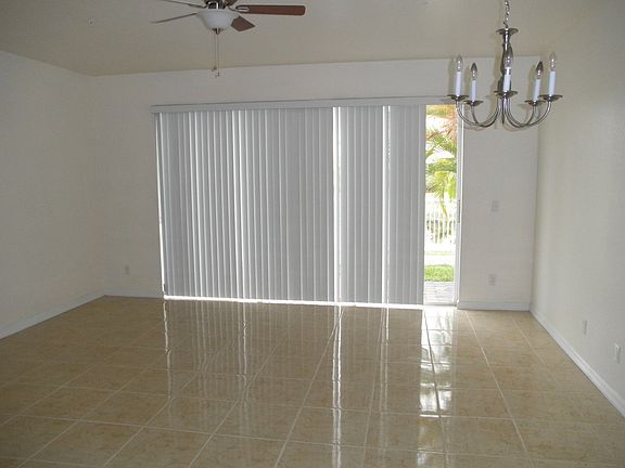 3rd image of 878 Pipers Cay Dr