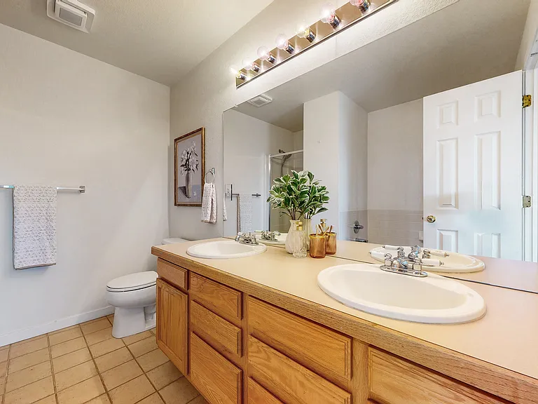 2560 Concord Cir — Photo 15
