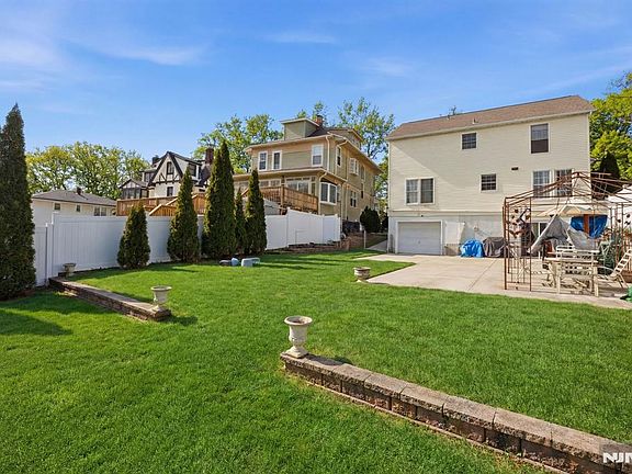 2nd image of 41 Woodland Rd