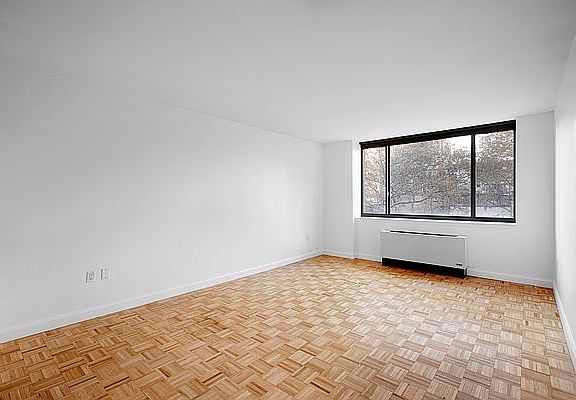 3rd image of 360 W 43rd St APT N7d