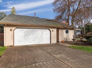 33267 SW Meadow Dr, Scappoose, OR 97056