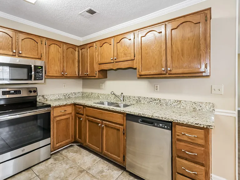 6659 Valerie Dr — Photo 7