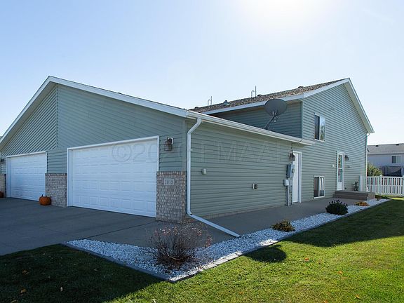 2nd image of 1015 42nd Ave W