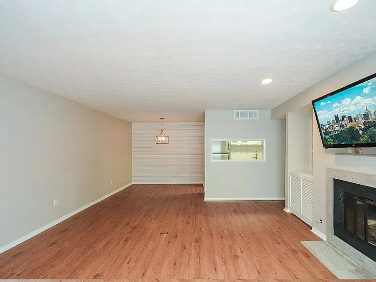 307 Park Ridge Cir #307 — Photo 3