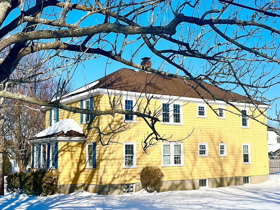 Multi-unit property; Unit 2S is second floor on the right side