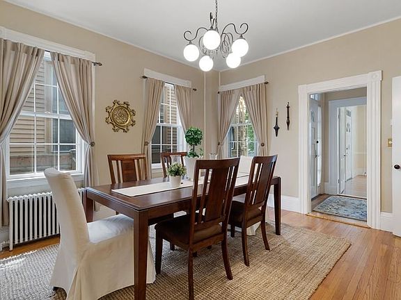 5th image of 354 Essex St