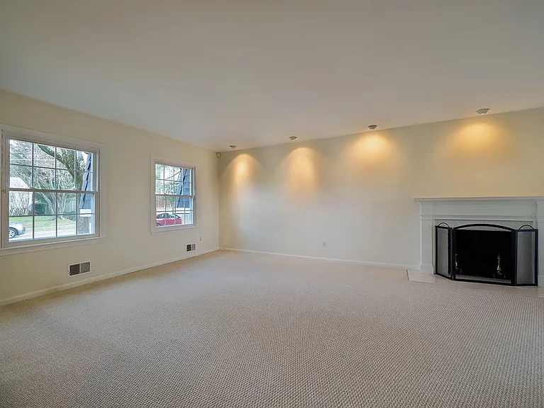 2702 Navarre Dr — Photo 6