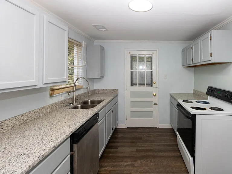 2717 Cherokee Ave — Photo 14