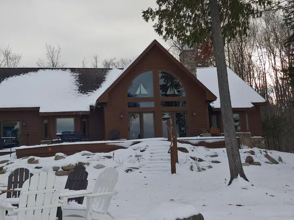 709 E Mullett Rd, Indian River, MI 49749