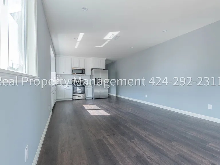 1352 E 23rd Street — Photo 28