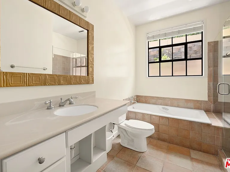 333 Dalehurst Ave — Photo 12
