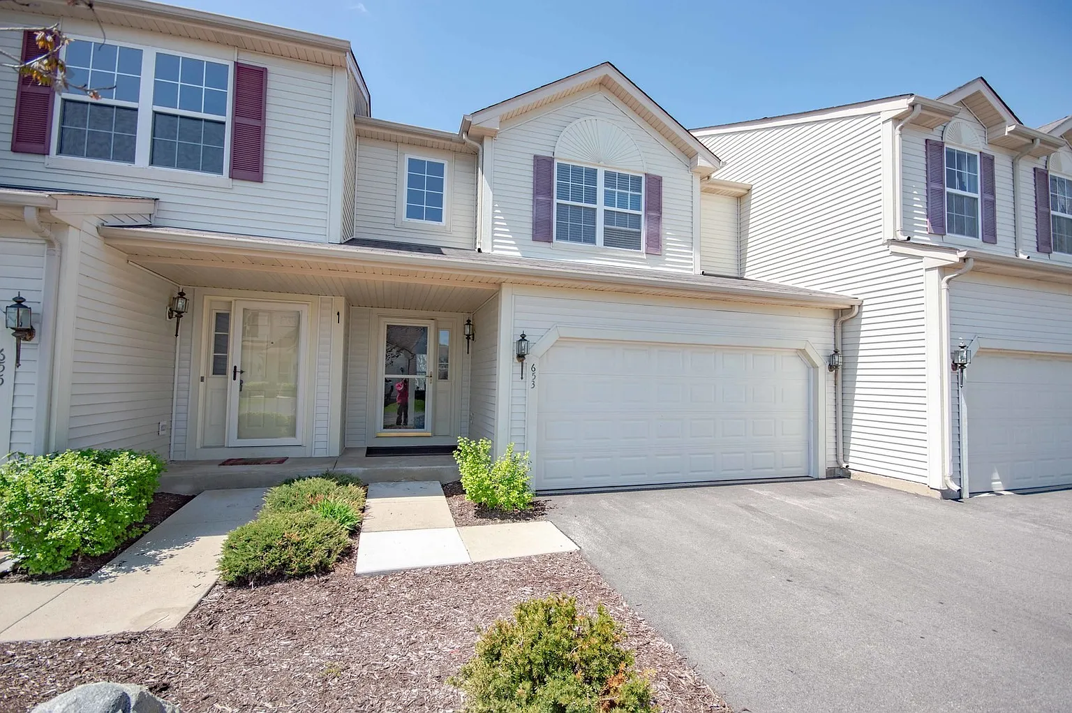 653 Kenwood Ct photo 1