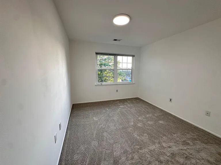 412 Green Hollow Dr — Photo 11